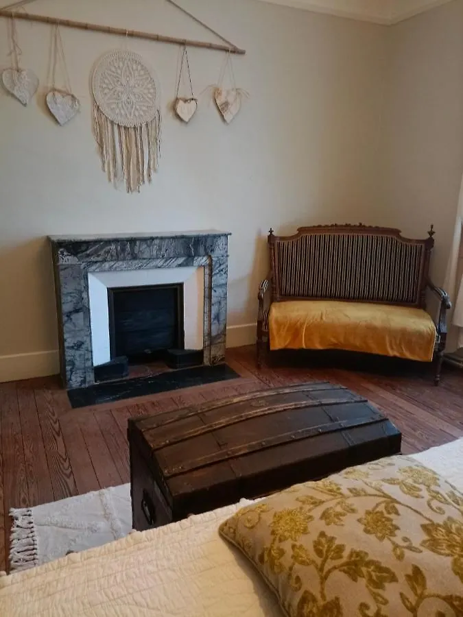 Chateau D'Arfeuilles Chambres Et Tables D'Hotes