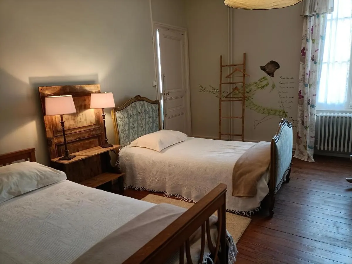 Chateau D'Arfeuilles Chambres Et Tables D'Hotes