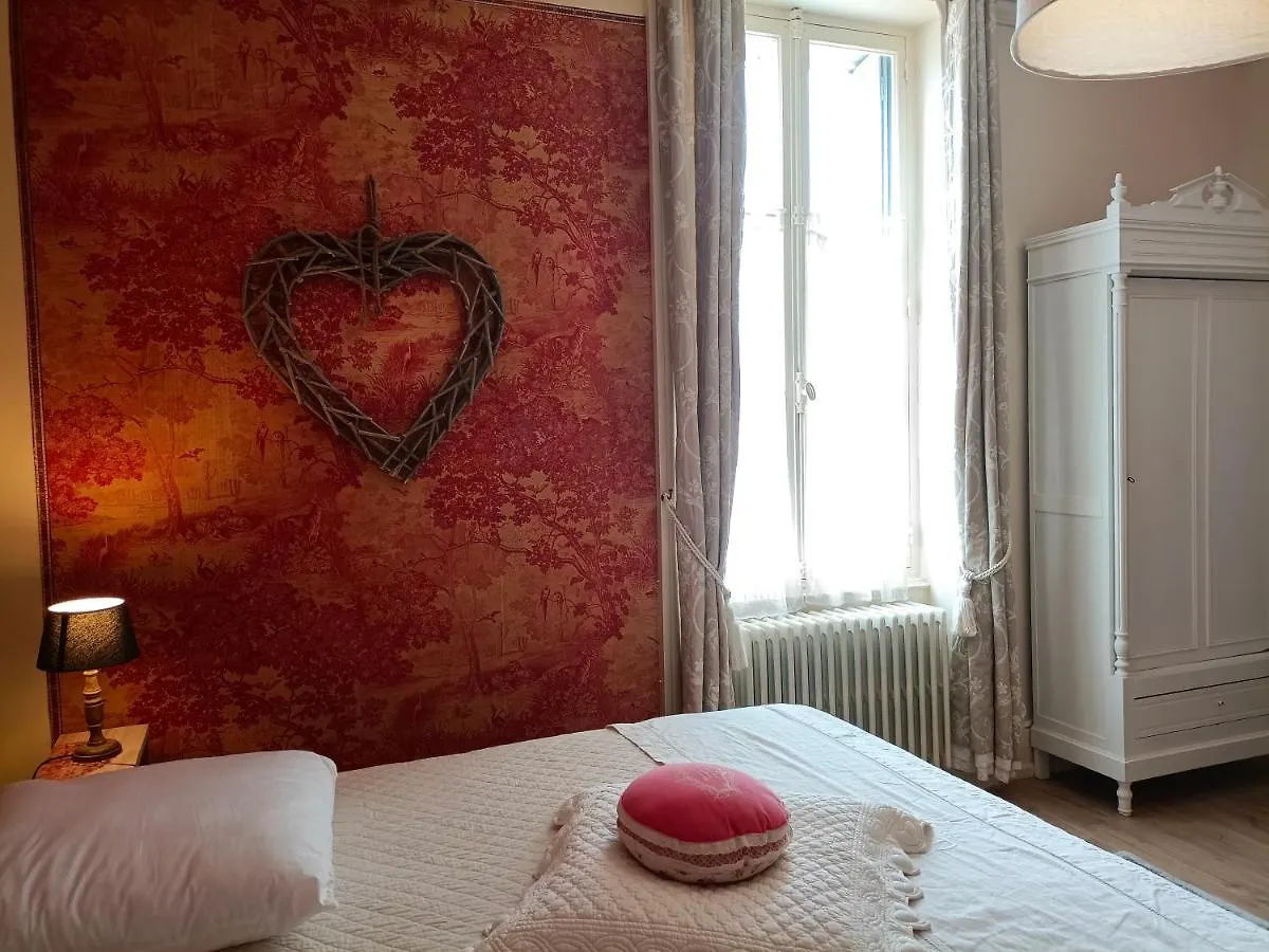 Chateau D'Arfeuilles Chambres Et Tables D'Hotes