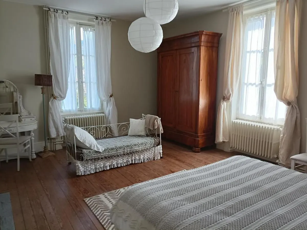 Chateau D'Arfeuilles Chambres Et Tables D'Hotes